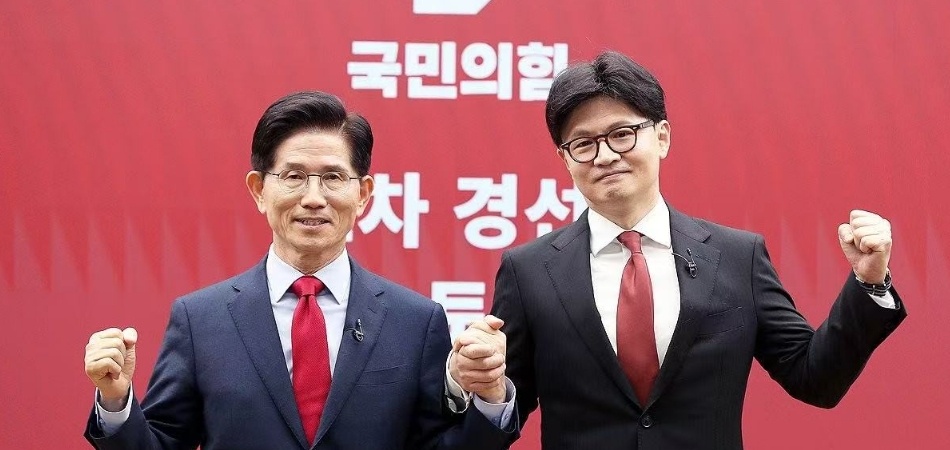 韩国下届大选执政党初选4进2结果揭晓 金文洙、韩东勋胜出 