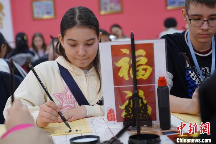 俄罗斯青少年在华研学：“我在中国有个家”