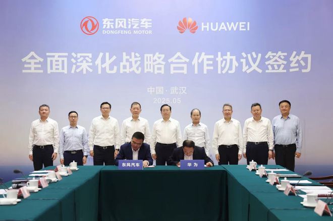 铿锵绽放 “双冠”共振：岚图汽车如何借力顶级赛事助力价值跃升
